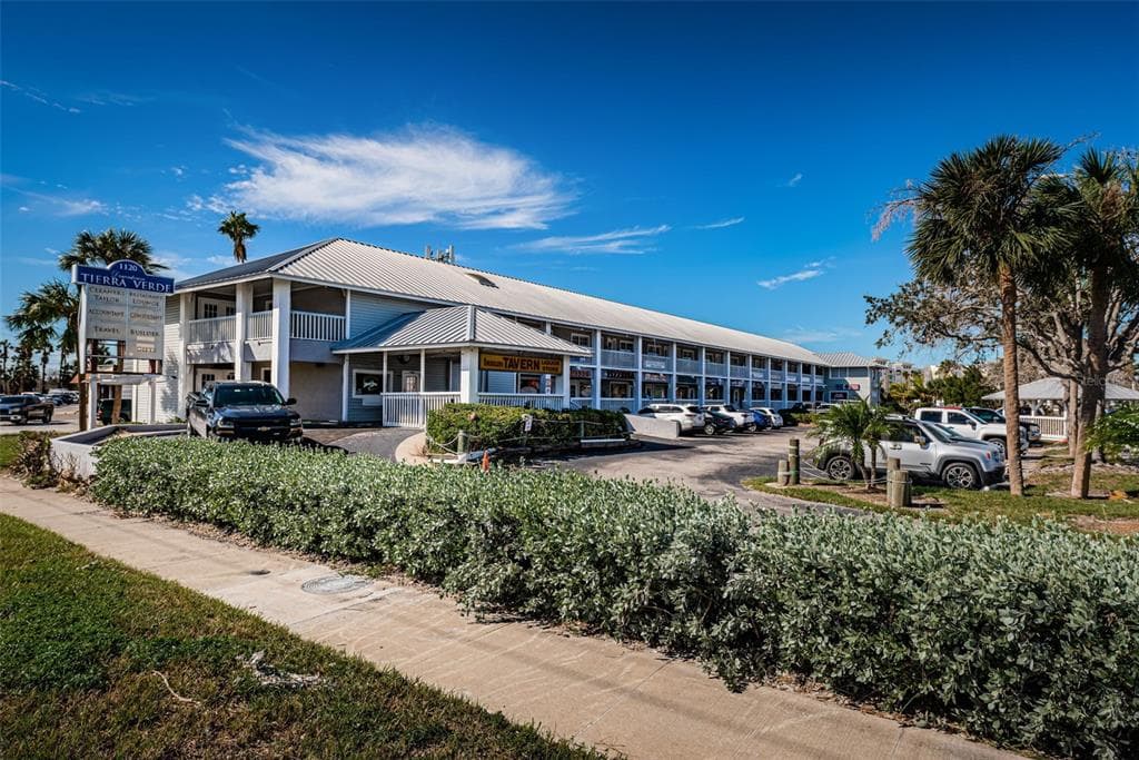 1120 PINELLAS BAYWAY S UNIT 205/206 ST PETERSBURG, FL 33715