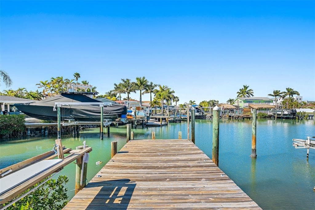 17710 LONG POINT DRIVE REDINGTON SHORES, FL 33708