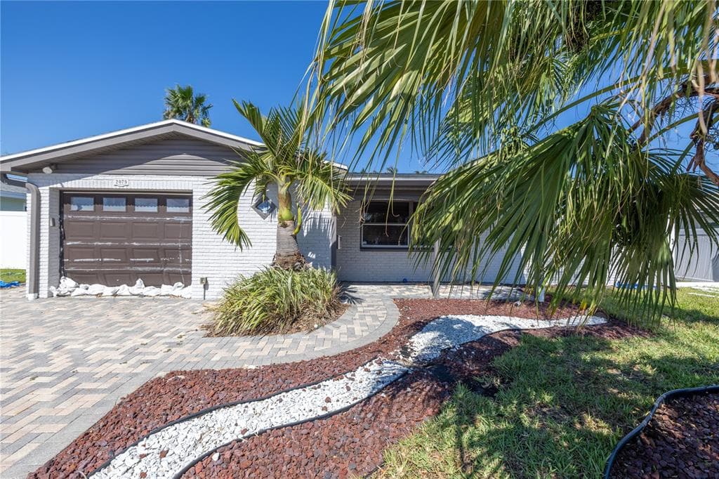 2079 MONTANA AVENUE NE ST PETERSBURG, FL 33703