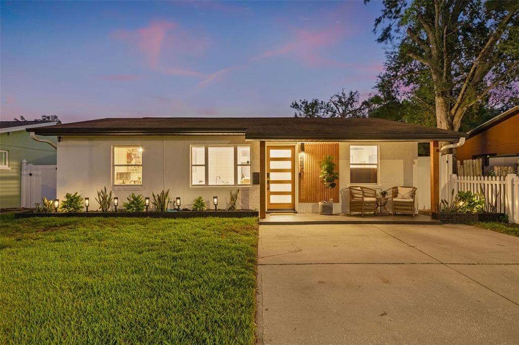 550 NORTHMOOR AVENUE N ST PETERSBURG, FL 33702
