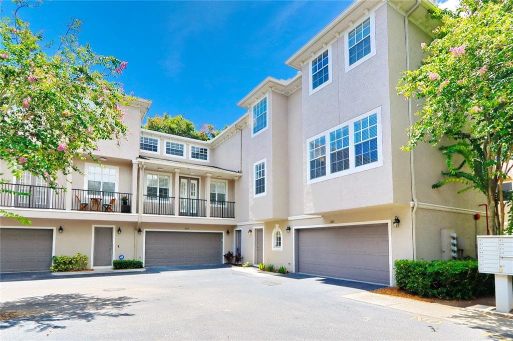 2611 ESPANA COURT TAMPA, FL 33609