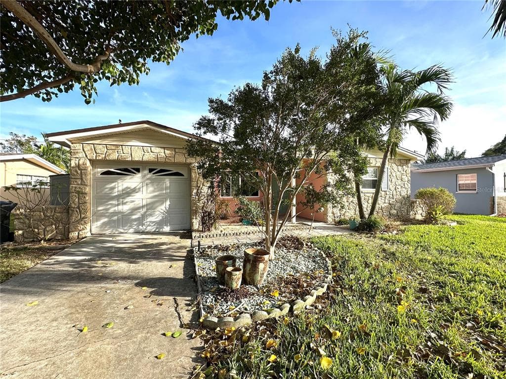 306 TALLAHASSEE DRIVE NE ST PETERSBURG, FL 33702