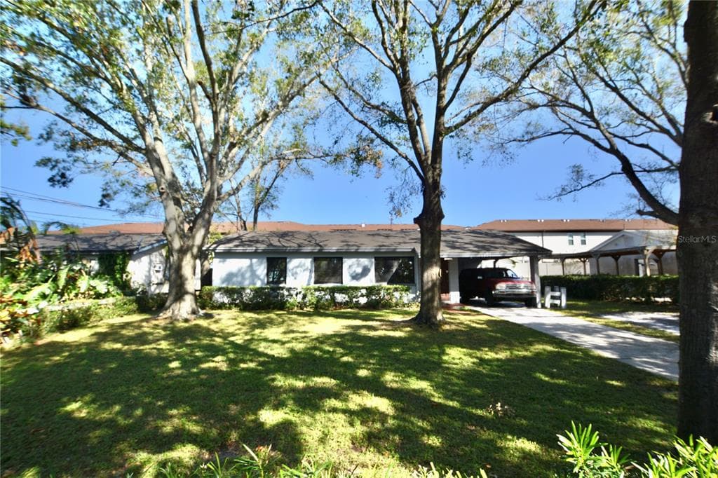 4005 W PEARL AVENUE TAMPA, FL 33611