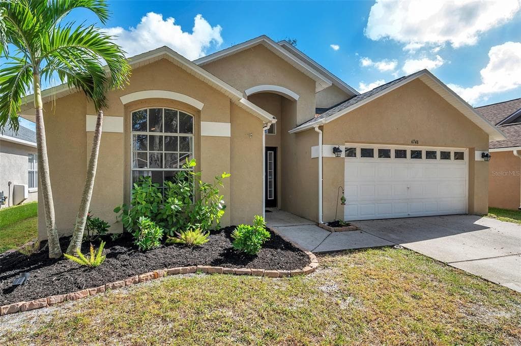 6748 WATERTON DRIVE RIVERVIEW, FL 33578