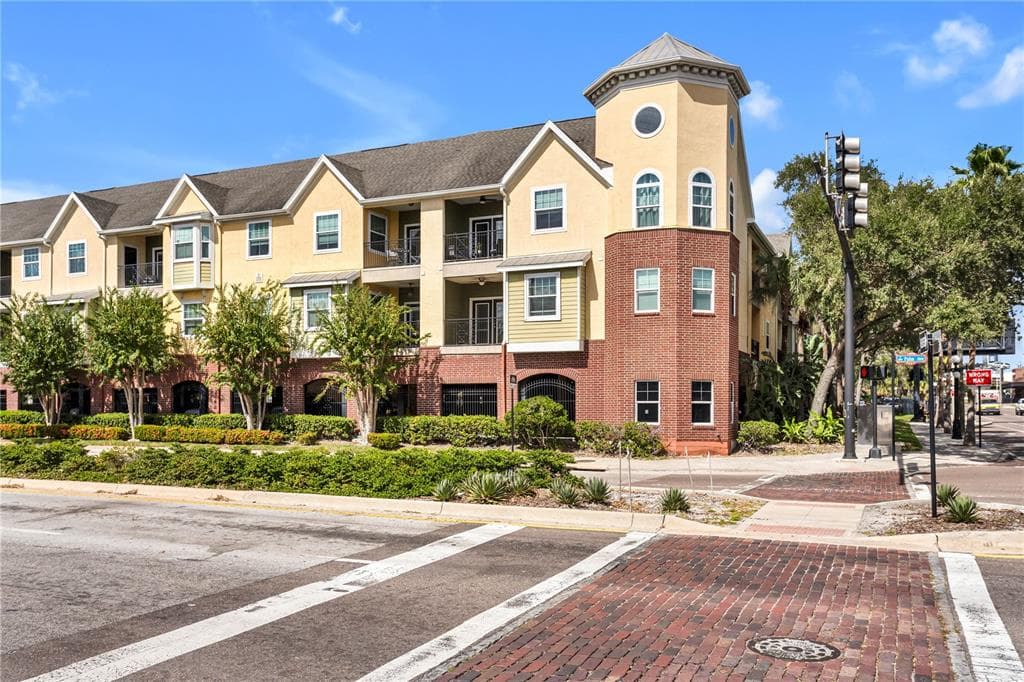 2010 E PALM AVENUE UNIT 15209 TAMPA, FL 33605