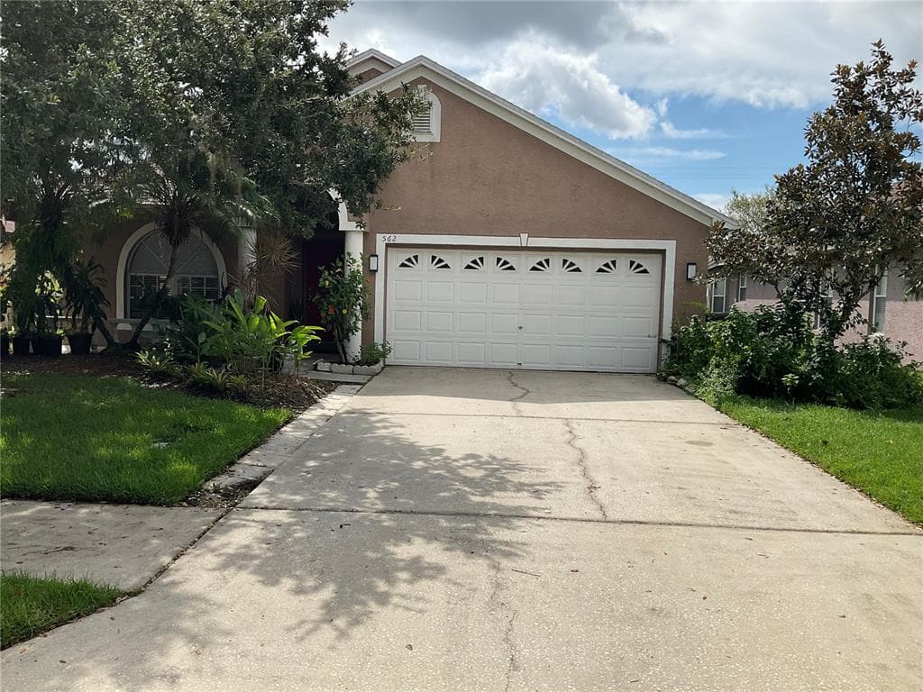 562 LAKE CYPRESS CIRCLE