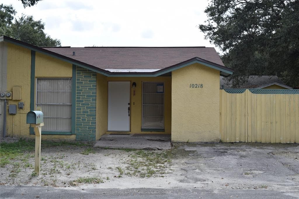 10218 CARRIAGE GLEN COURT TAMPA, FL 33615