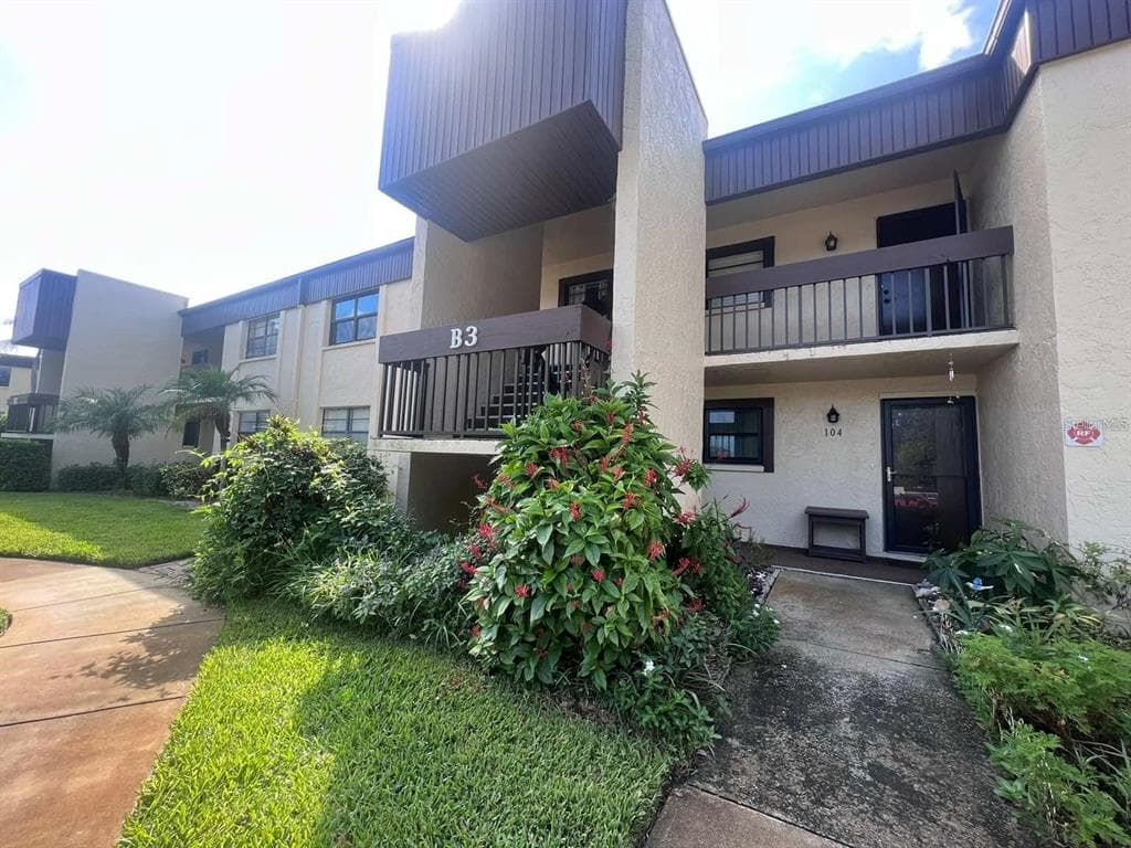 2400 WINDING CREEK BOULEVARD UNIT 3-203 CLEARWATER, FL 33761