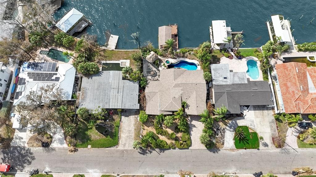 118 WINDWARD ISLAND CLEARWATER BEACH, FL 33767