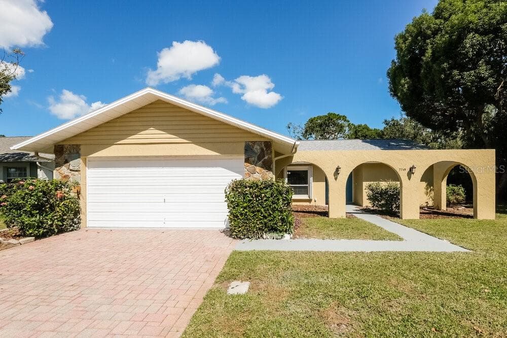 7745 RIVERDALE DRIVE NEW PORT RICHEY, FL 34653
