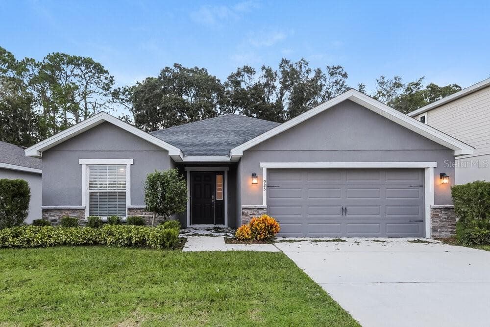 925 PEARLY RIDGE LANE LAKELAND, FL 33809