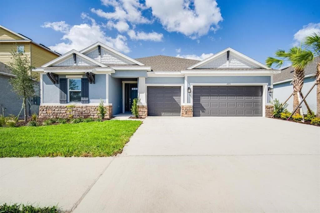 2251 OVERFALLS PLACE WESLEY CHAPEL, FL 33543