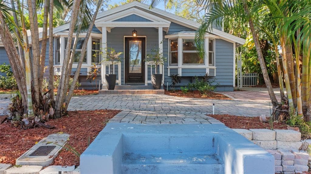 216 HILLSBOROUGH STREET SAFETY HARBOR, FL 34695