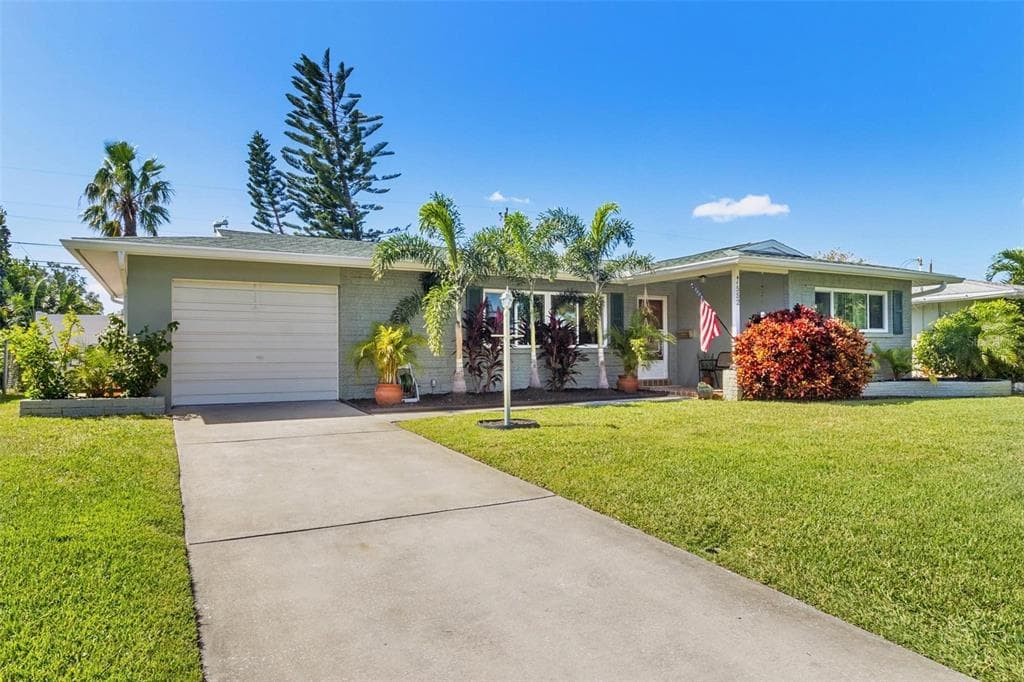 552 SEACREST DRIVE