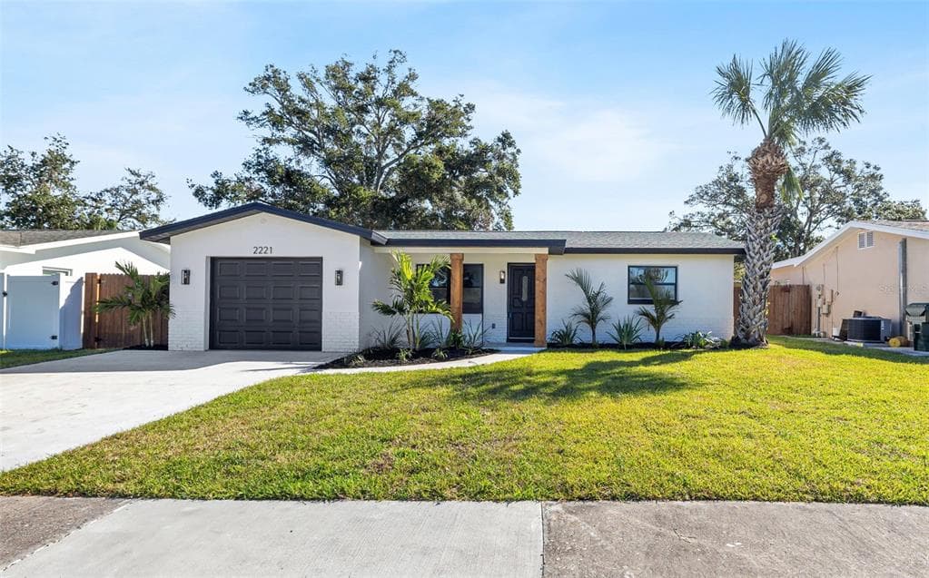 2221 LAUREN DRIVE LARGO, FL 33774