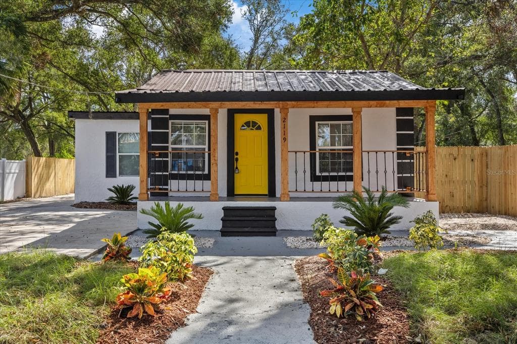 2119 E ELLICOTT STREET TAMPA, FL 33610
