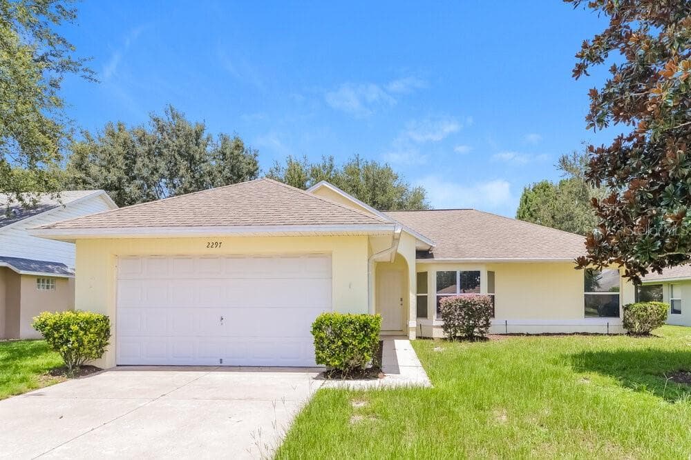 2297 W MOONLIGHT LANE EUSTIS, FL 32726