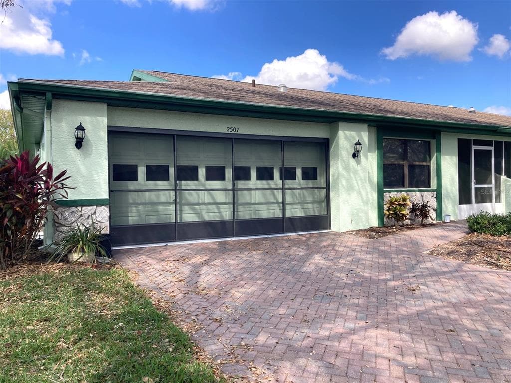 2507 LANGTREE COURT UNIT 214 SUN CITY CENTER, FL 33573