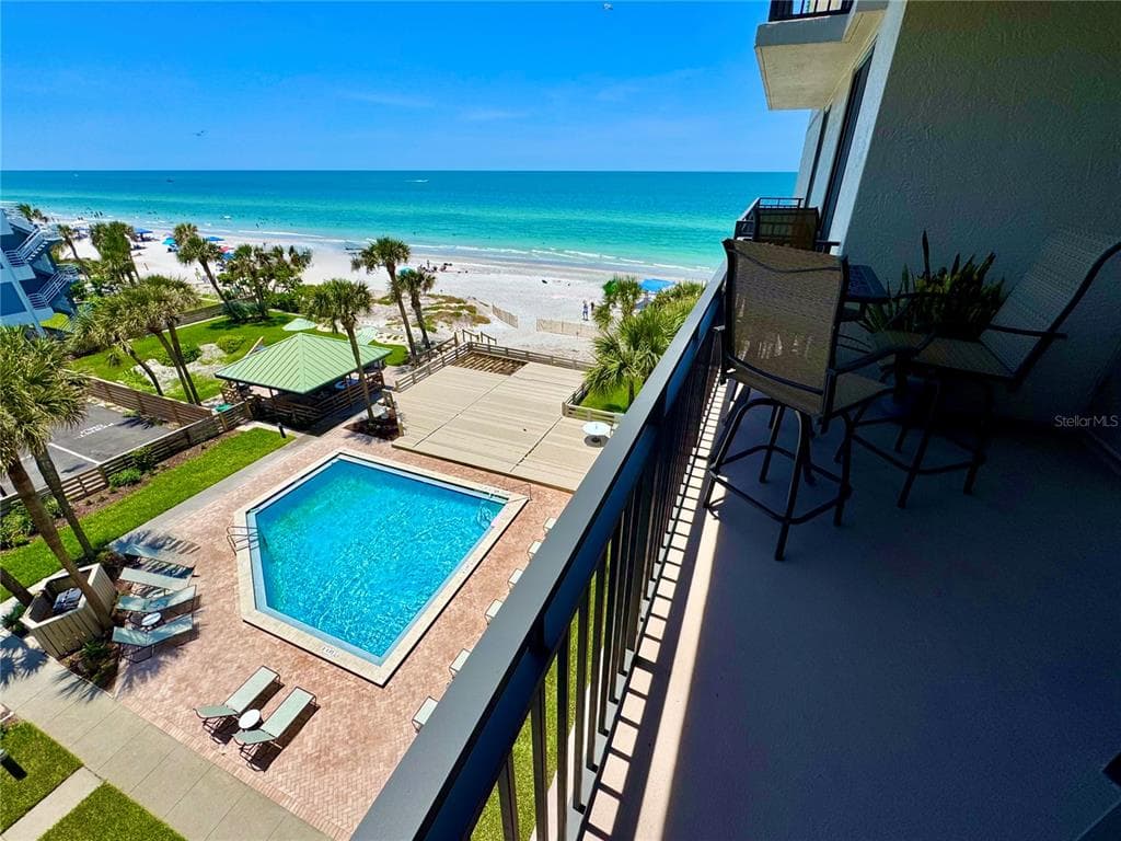 2618 GULF BOULEVARD UNIT 407 INDIAN ROCKS BEACH, FL 33785