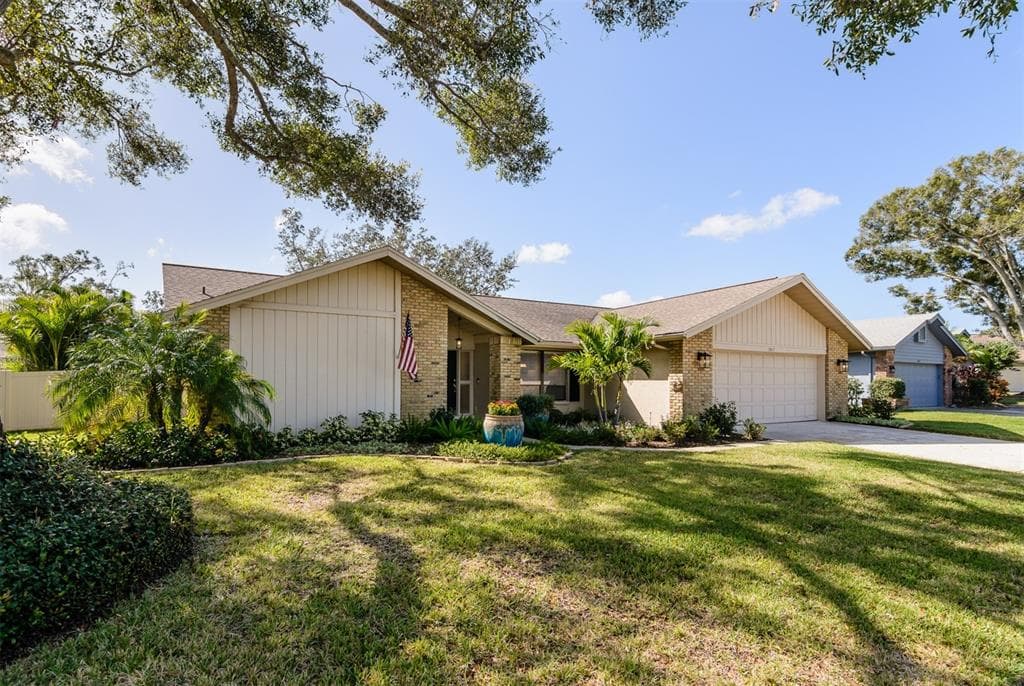 2817 LUCE DRIVE S CLEARWATER, FL 33761