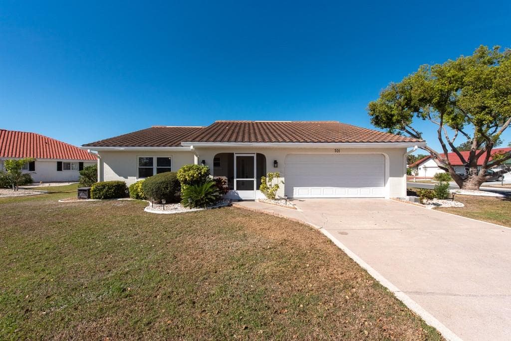 701 WESTMONT WAY SUN CITY CENTER, FL 33573