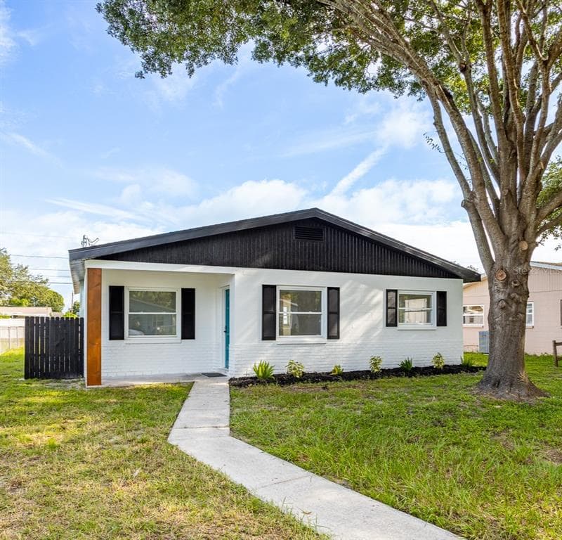 829 89TH AVENUE N ST PETERSBURG, FL 33702
