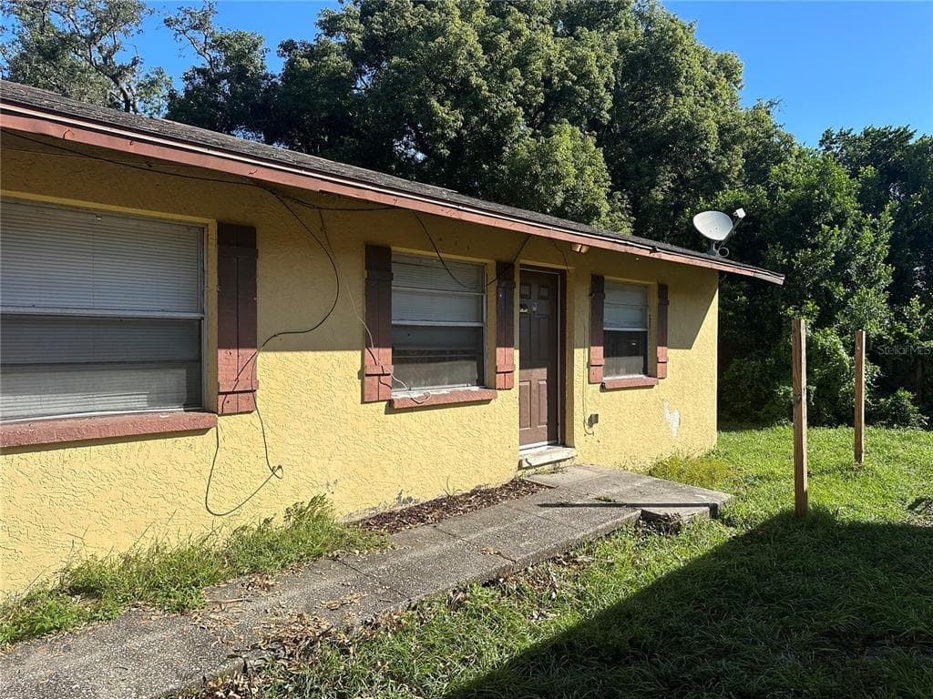 8203 N KLONDYKE STREET UNIT B TAMPA, FL 33604