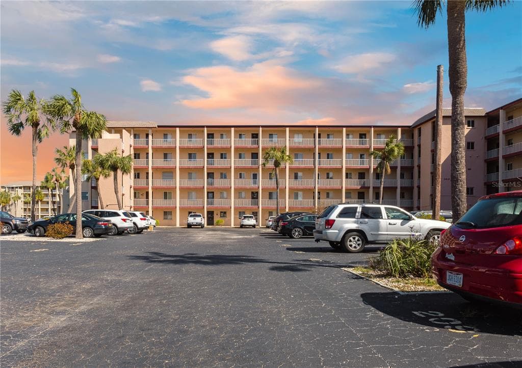 3975 LAKE BAYSHORE DRIVE UNIT F504 BRADENTON, FL 34205