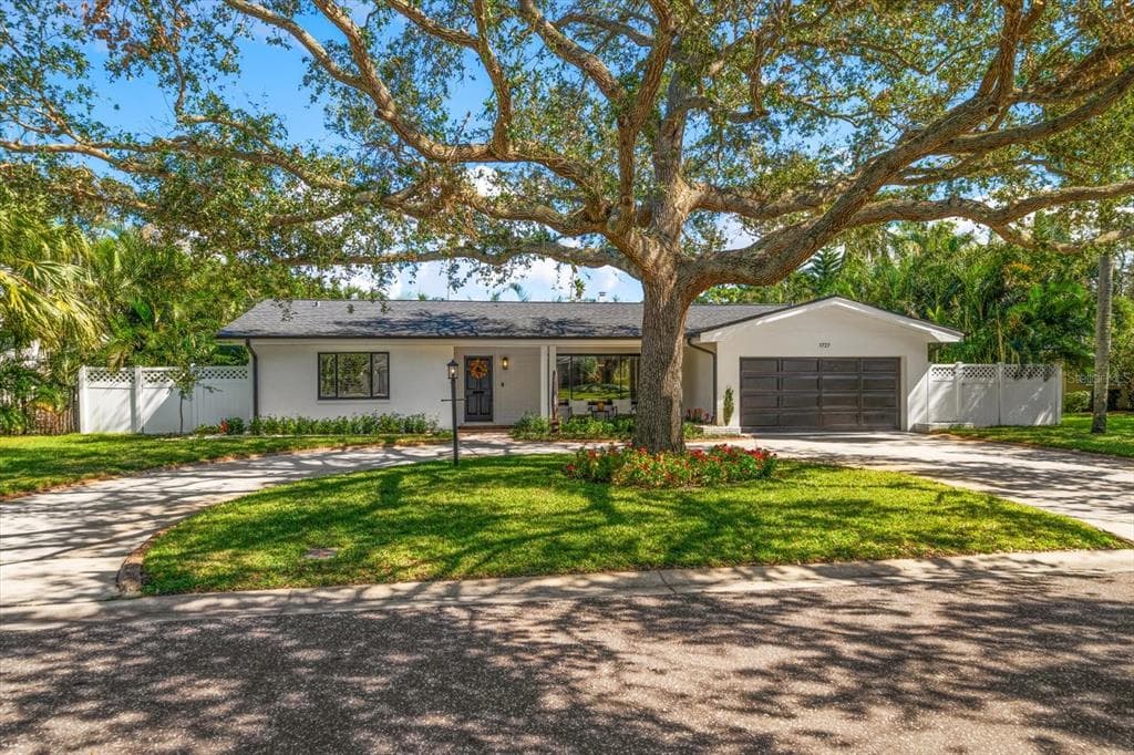 1727 LAURIE LANE BELLEAIR, FL 33756