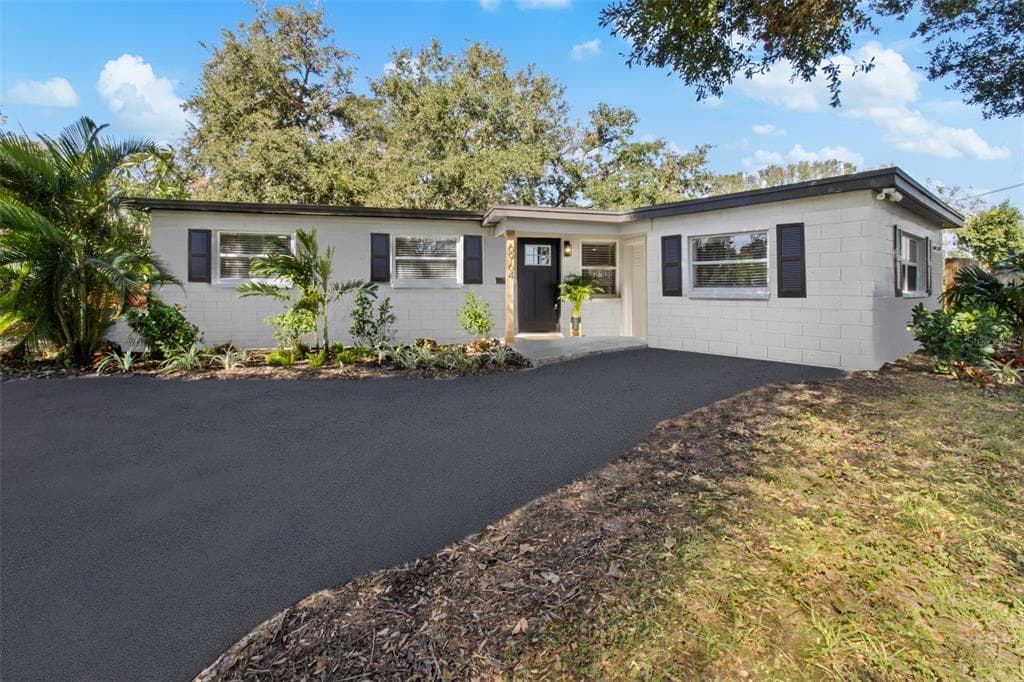 6964 GEORGE M LYNCH DRIVE N ST PETERSBURG, FL 33702