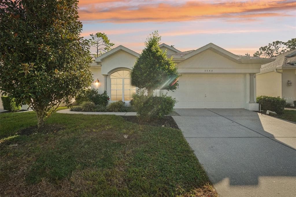 5544 LEGEND HILLS LANE SPRING HILL, FL 34609