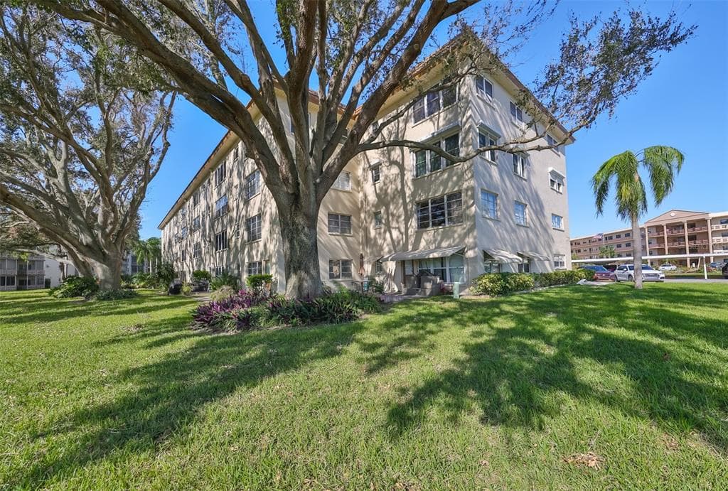 5725 80TH STREET N UNIT 316 ST PETERSBURG, FL 33709