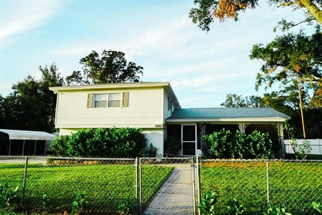 1218 HUMMINGBIRD LANE