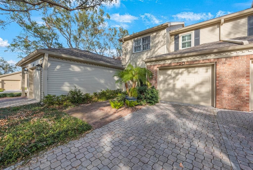 20 PELICAN PLACE BELLEAIR, FL 33756