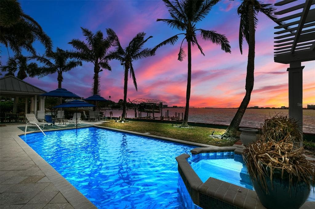 1828 VENETIAN POINT DRIVE