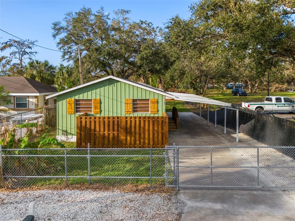 1102 36TH AVENUE W BRADENTON, FL 34205