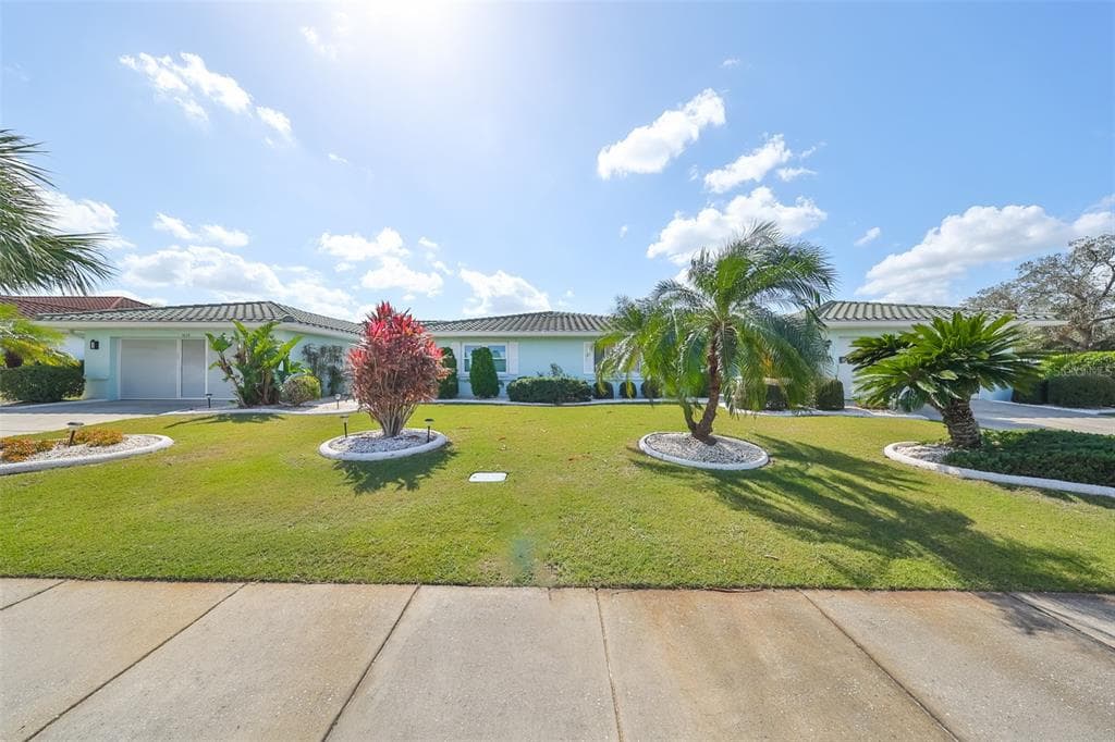 1630 WOODMAR DRIVE SUN CITY CENTER, FL 33573