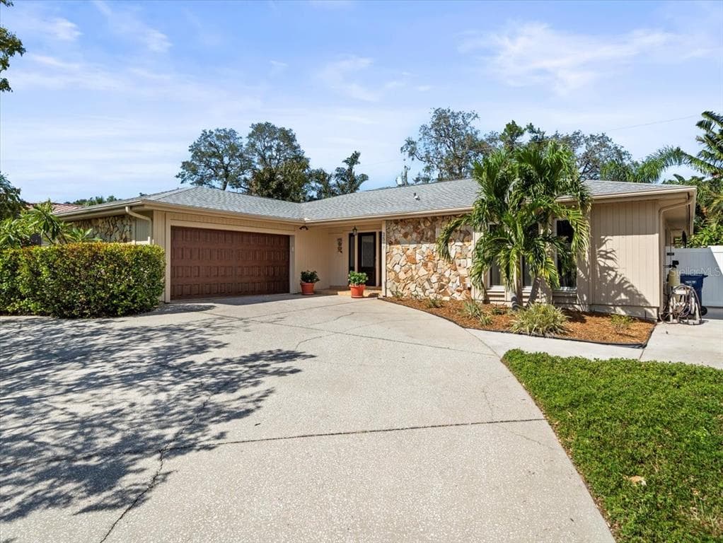 3517 HIGH BLUFF DRIVE LARGO, FL 33770