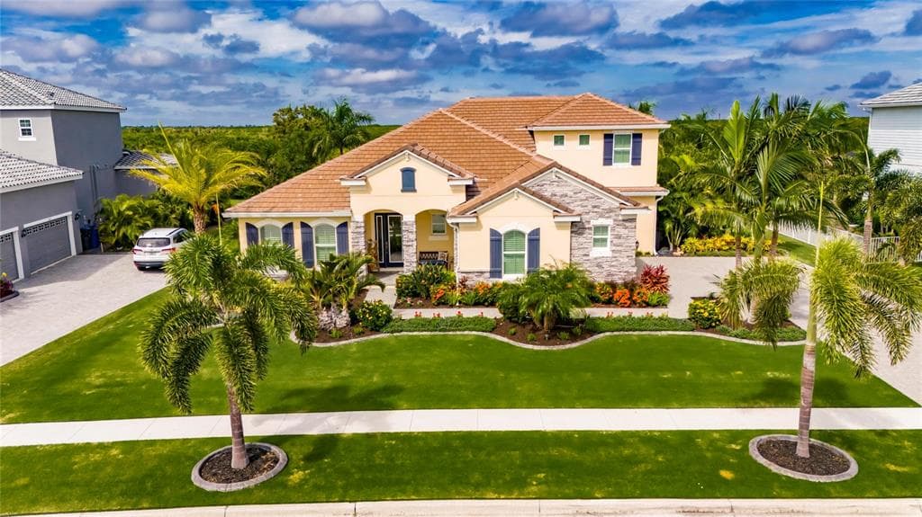824 MANNS HARBOR DRIVE APOLLO BEACH, FL 33572