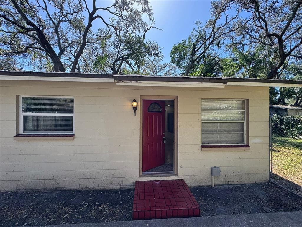 10106 N 10TH STREET UNIT B TAMPA, FL 33612