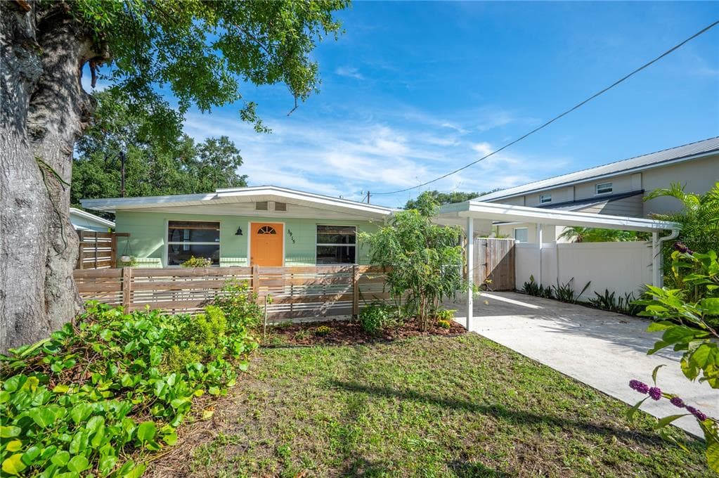 3915 W BAY AVENUE TAMPA, FL 33616