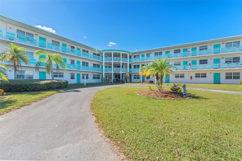 1950 59TH AVENUE N UNIT 318 ST PETERSBURG, FL 33714