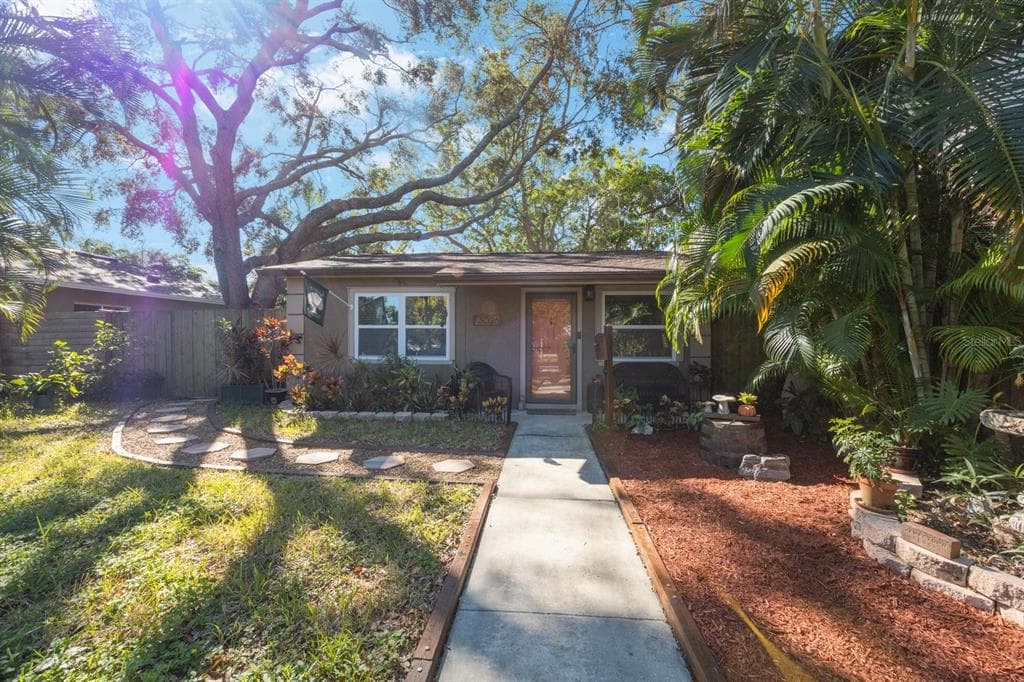 3026 DARTMOUTH AVENUE N ST PETERSBURG, FL 33713