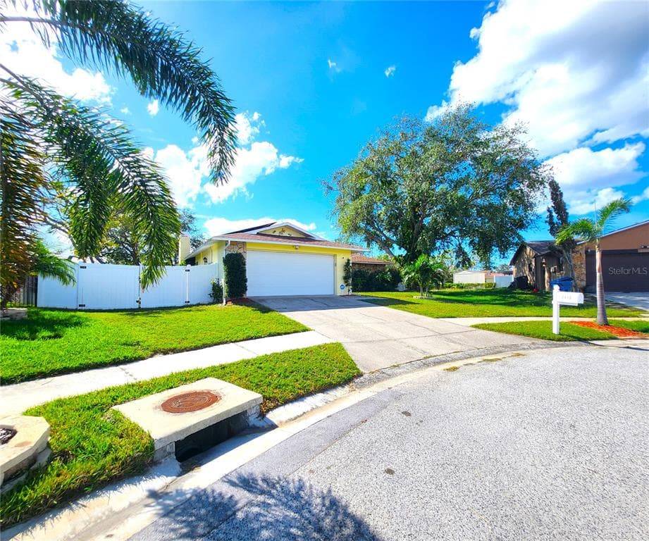 2415 MONDALE COURT HOLIDAY, FL 34691