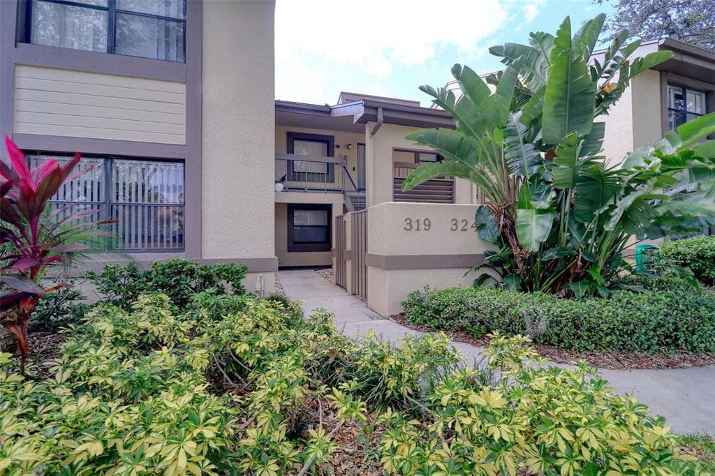319 WOODLAKE WYNDE UNIT 55 OLDSMAR, FL 34677