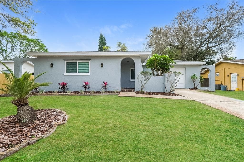 1311 CASTLEWORKS LANE TARPON SPRINGS, FL 34689