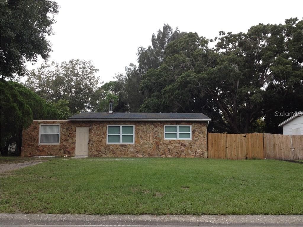 7332 MEADOWLAWN DRIVE N ST PETERSBURG, FL 33702