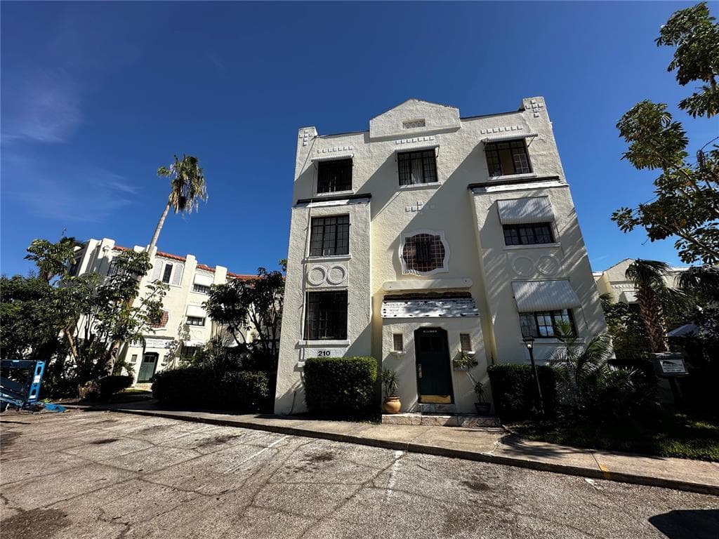 210 N 17TH STREET W UNIT 21 BRADENTON, FL 34205
