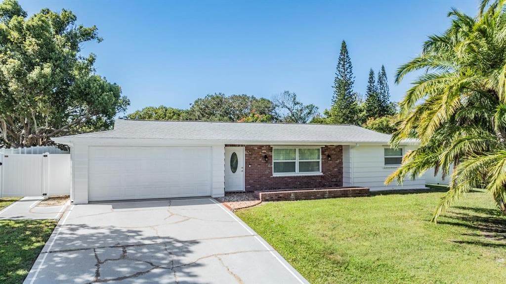 6385 CONNIEWOOD SQUARE NEW PORT RICHEY, FL 34653