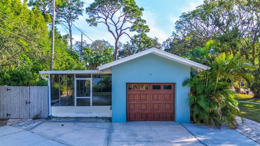 1235 HOLIDAY DRIVE TARPON SPRINGS, FL 34689